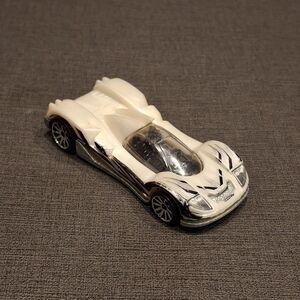 Hot Wheels Teegray C26 2010 HW Premier 1:64 White Black Diecast Toy Car